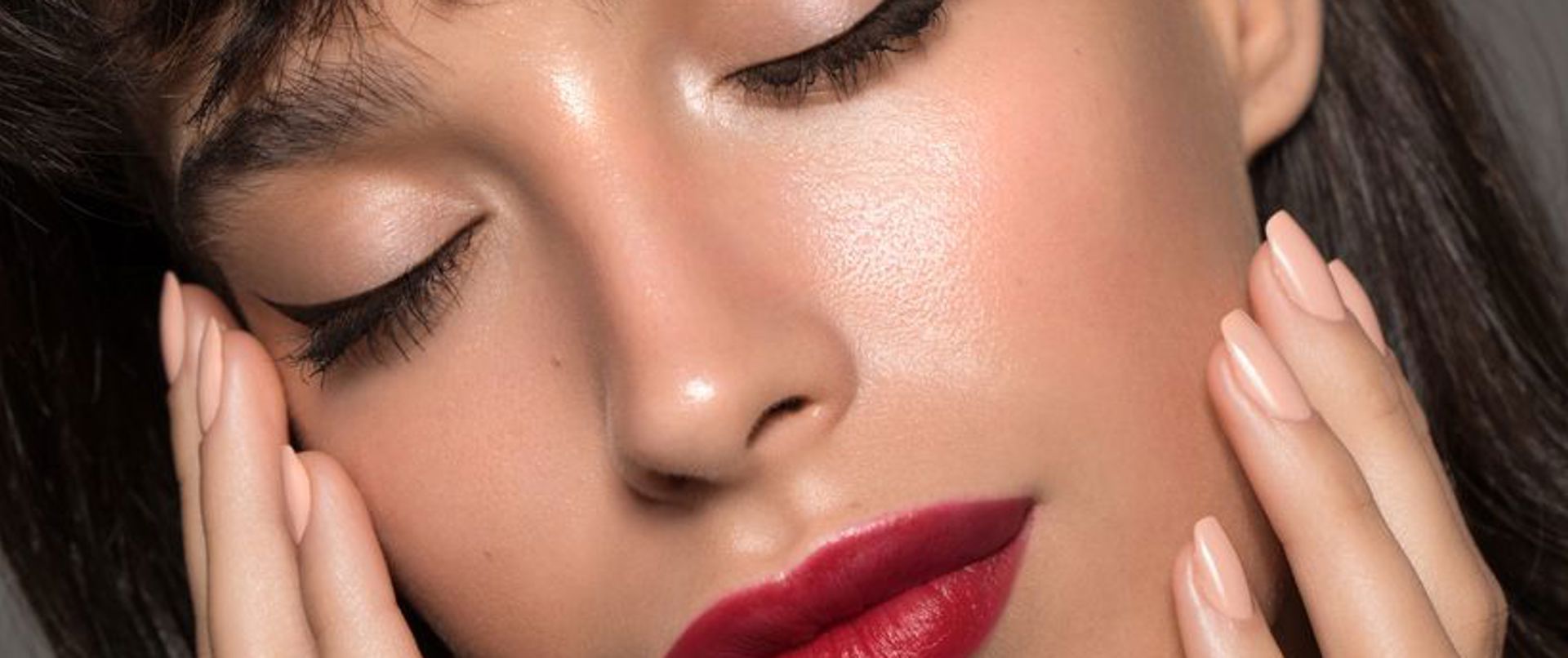 Daha siyah ve çekici: Jel Eyeliner Nasıl Sürülür?